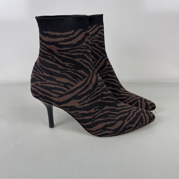 Vince Camuto Achie Knit Sock Booties Point Toe Brown Tiger Print Women's Sz 6.5 - Picture 2 of 7